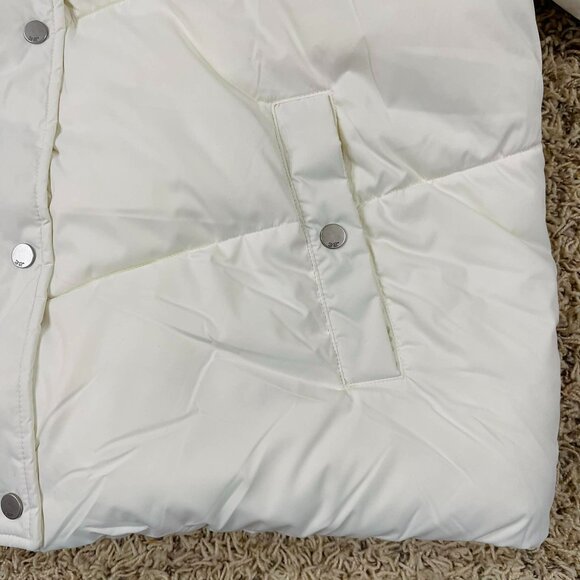 32 Degrees Women’s Quilted Jacket with Plush Lined Hood White, Size XXL (New) - Picture 10 of 16